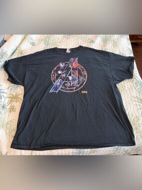 Men’s Fruit of the Loom Black Avengers Graphic Tee